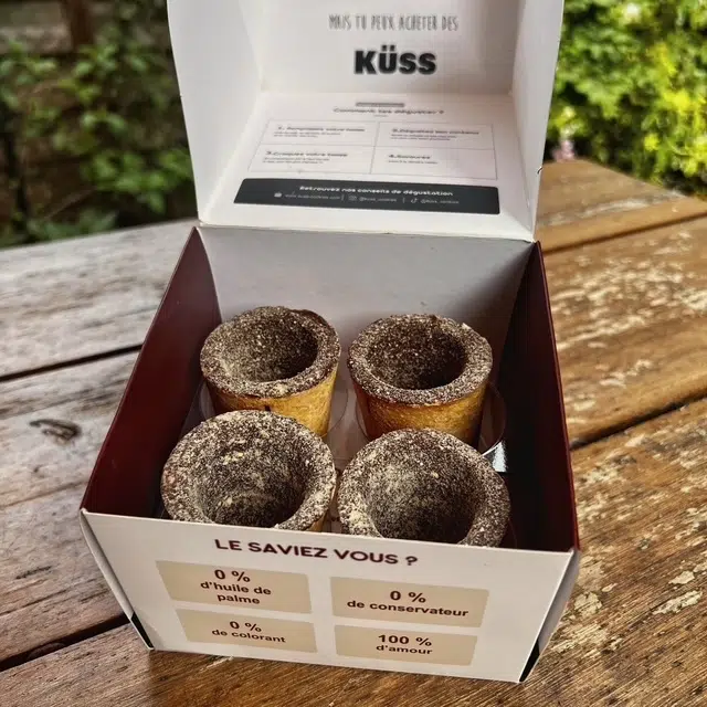 Photo de la boîte de tasses Küss ouverte